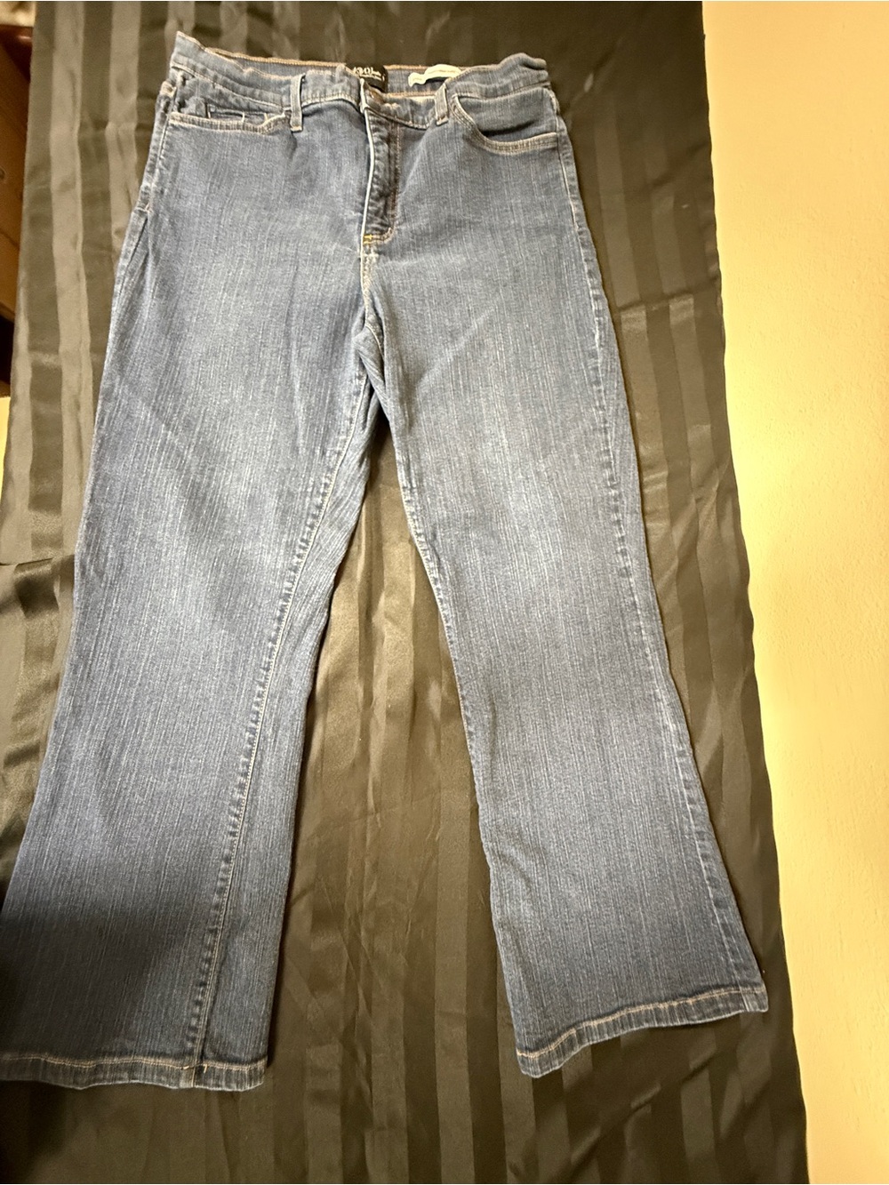 NYDJ Men's Bootcut Jeans in Medium Blue